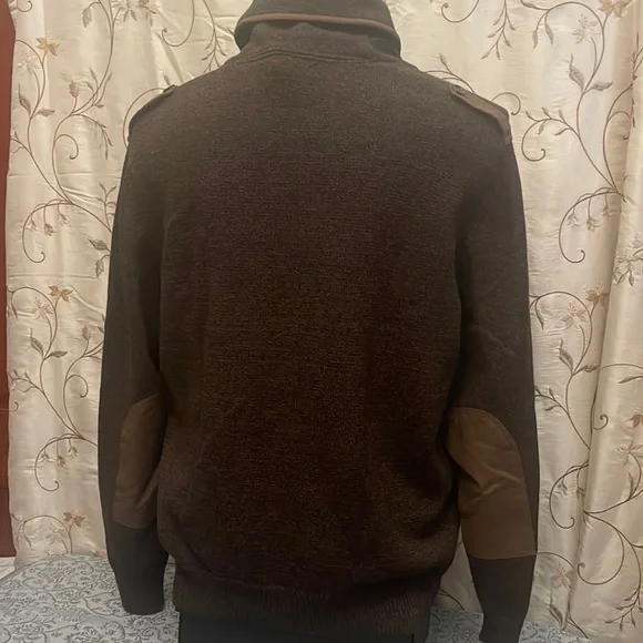 Viyella mens Button Down Sweater. NWOT